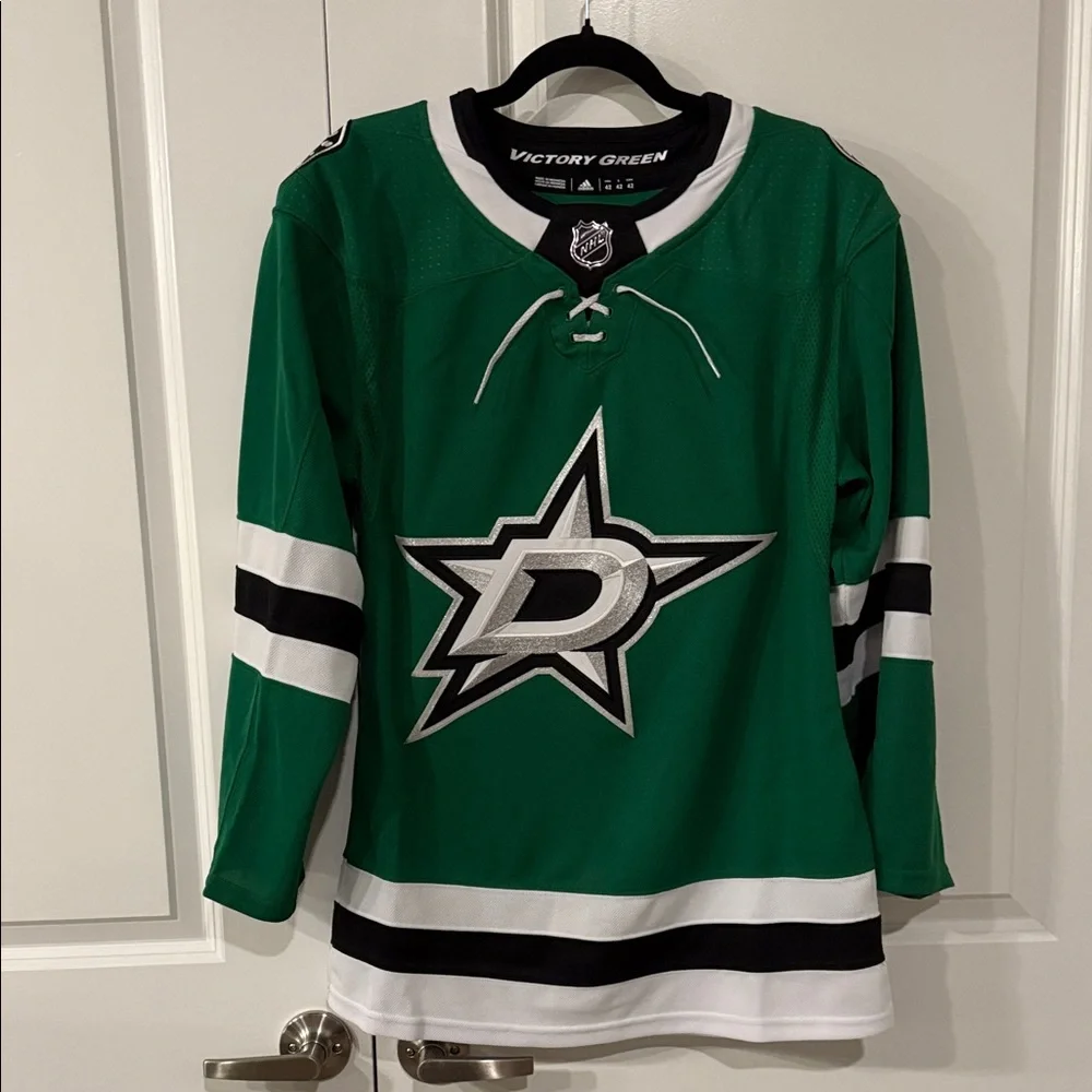 NWT Dallas Stars Adidas Victory Green Jersey Accents size 42